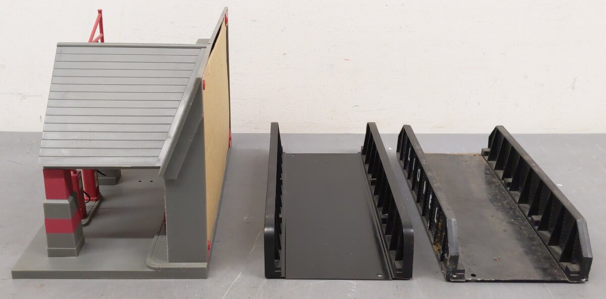 Lionel & Golden Wheel O Scale Assorted Layout Structures [3] VG