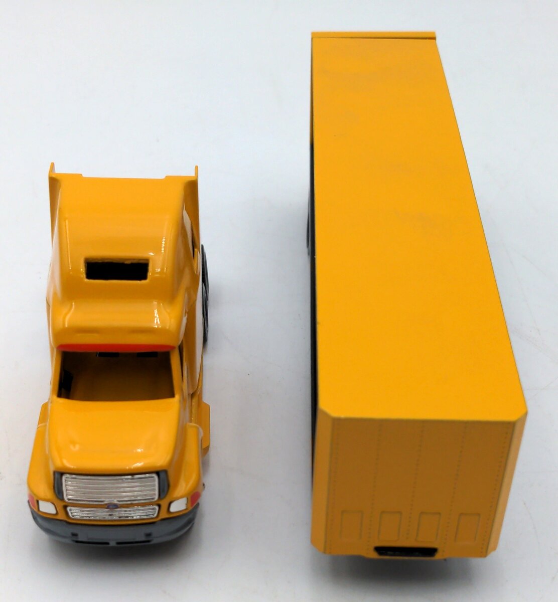 Winross 150-4 1:64 Scale Diecast Caterpiller Historical #3 Trailor Trailer NIB