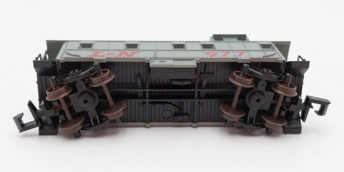 Atlas 35661 N Scale Louisville & Nashville Offset Copula Caboose #977 LN/Box