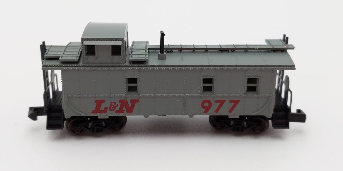 Atlas 35661 N Scale Louisville & Nashville Offset Copula Caboose #977 LN/Box