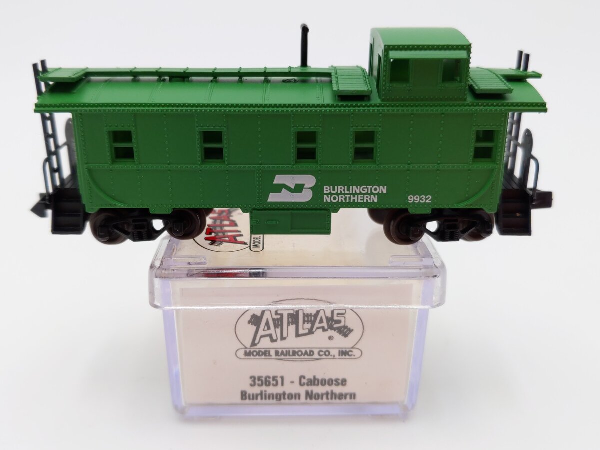 Atlas 35651 N Scale Burlington Northern Offset Copula Caboose #9932 LN/Box