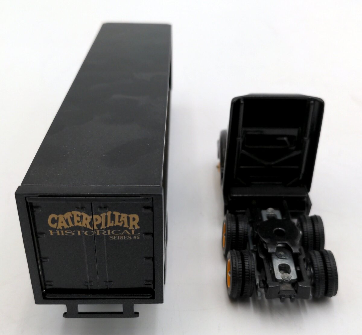 Winross 1:64 Scale Diecast Caterpillar Historical Series #5 Semi & Trailer NIB