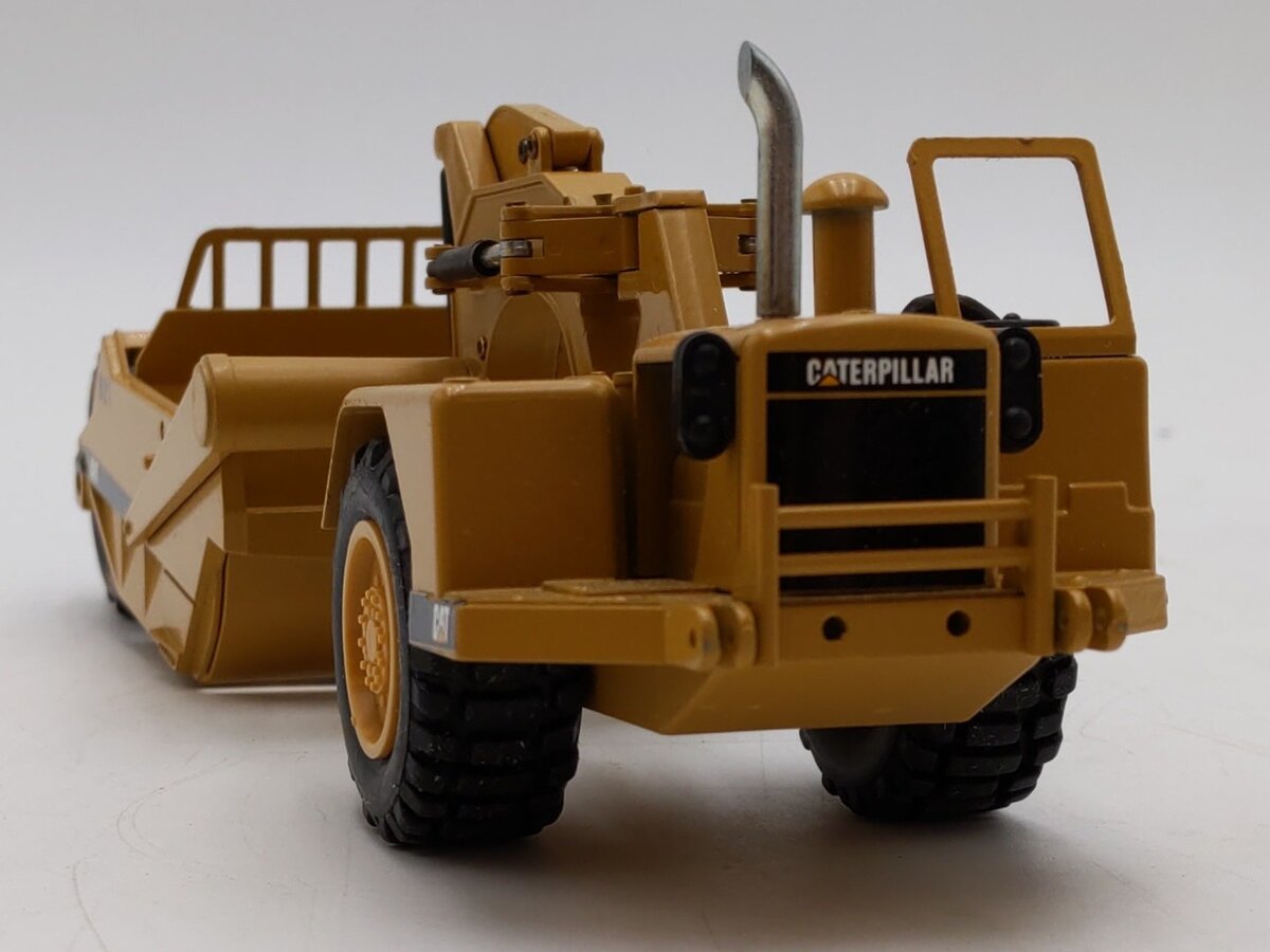 NZG Modelle 1:50 Scale Diecast Caterpillar CAT.621 Scraper EX/Box