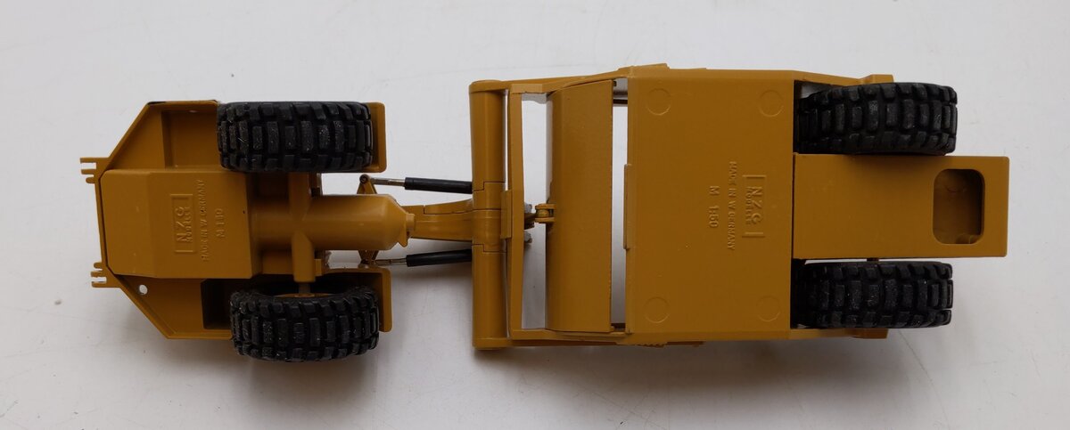 NZG Modelle 1:50 Scale Diecast Caterpillar CAT.621 Scraper EX/Box