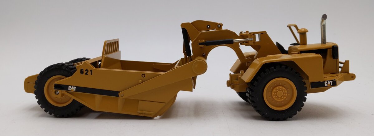 NZG Modelle 1:50 Scale Diecast Caterpillar CAT.621 Scraper EX/Box