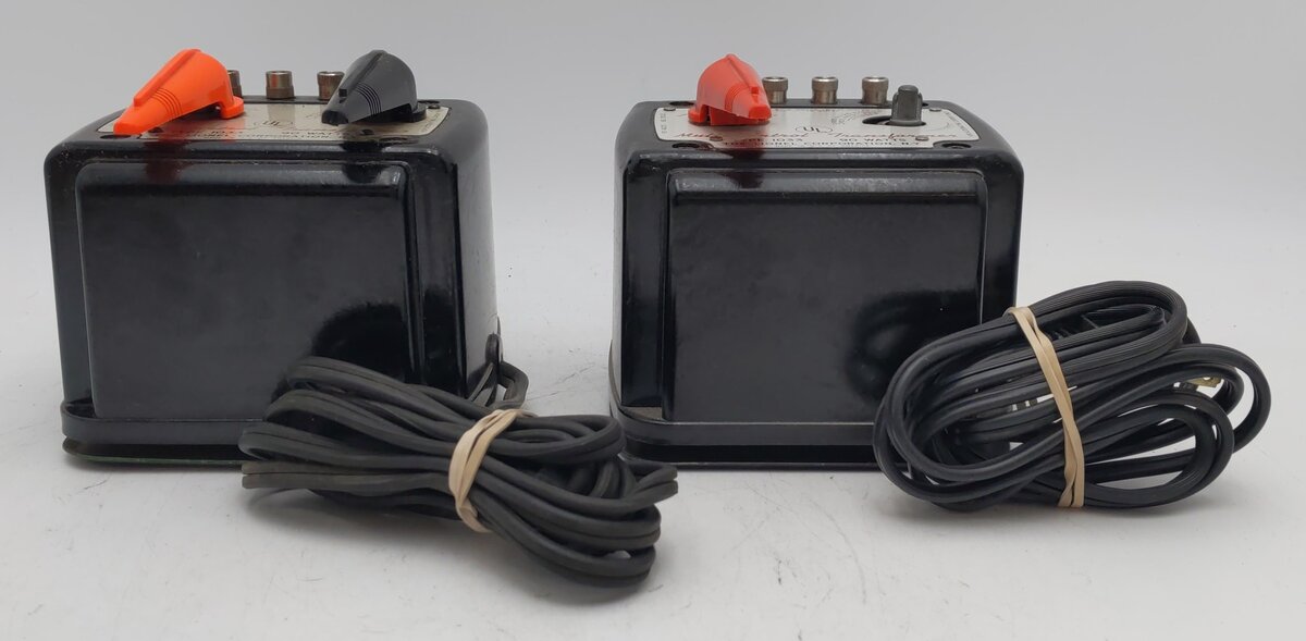 Lionel 1033 Vintage O 90 Watt Transformers w/ Whistle [2] VG