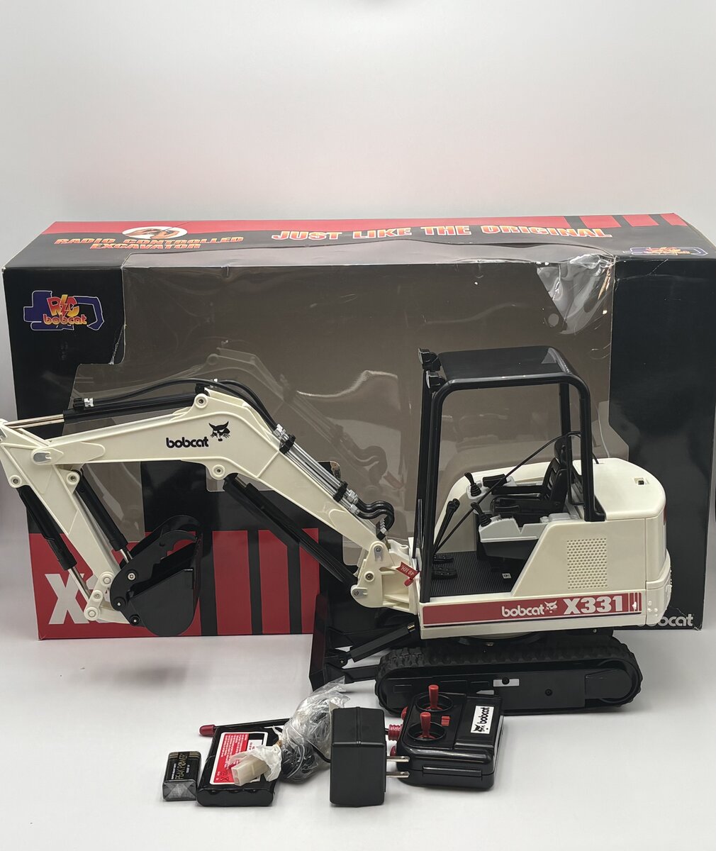 Echo Toys 1:16 Remote Control Bobcat X331 Excavator LN/Box