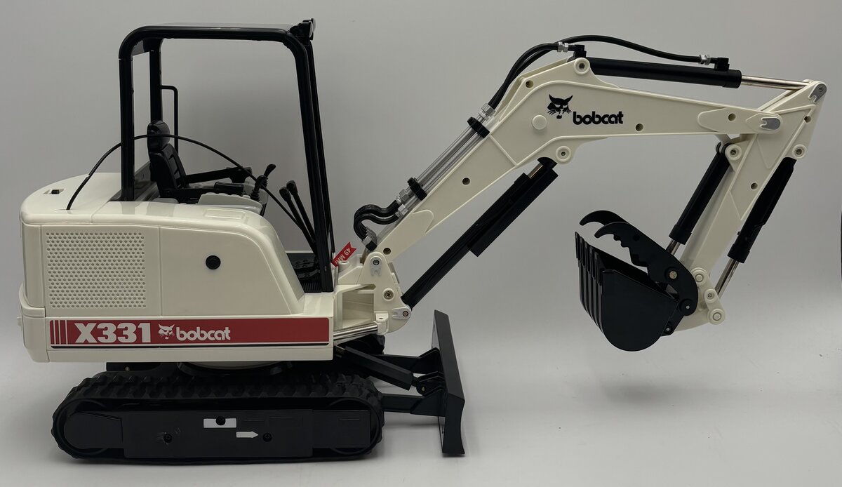 Echo Toys 1:16 Remote Control Bobcat X331 Excavator LN/Box