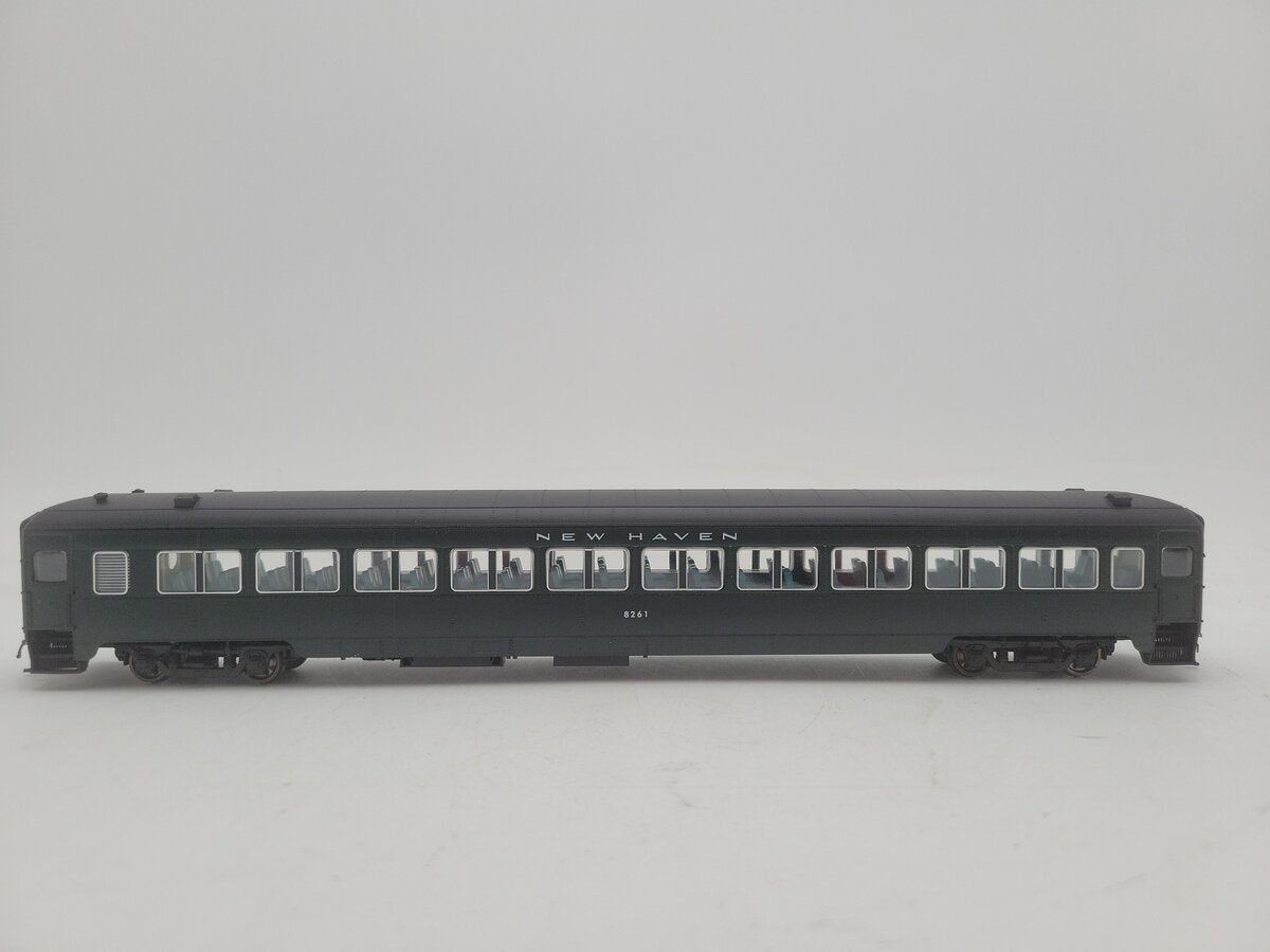 Rapido Trains 109014 HO New Haven 10-Window Coach Phase II #8261 EX/Box