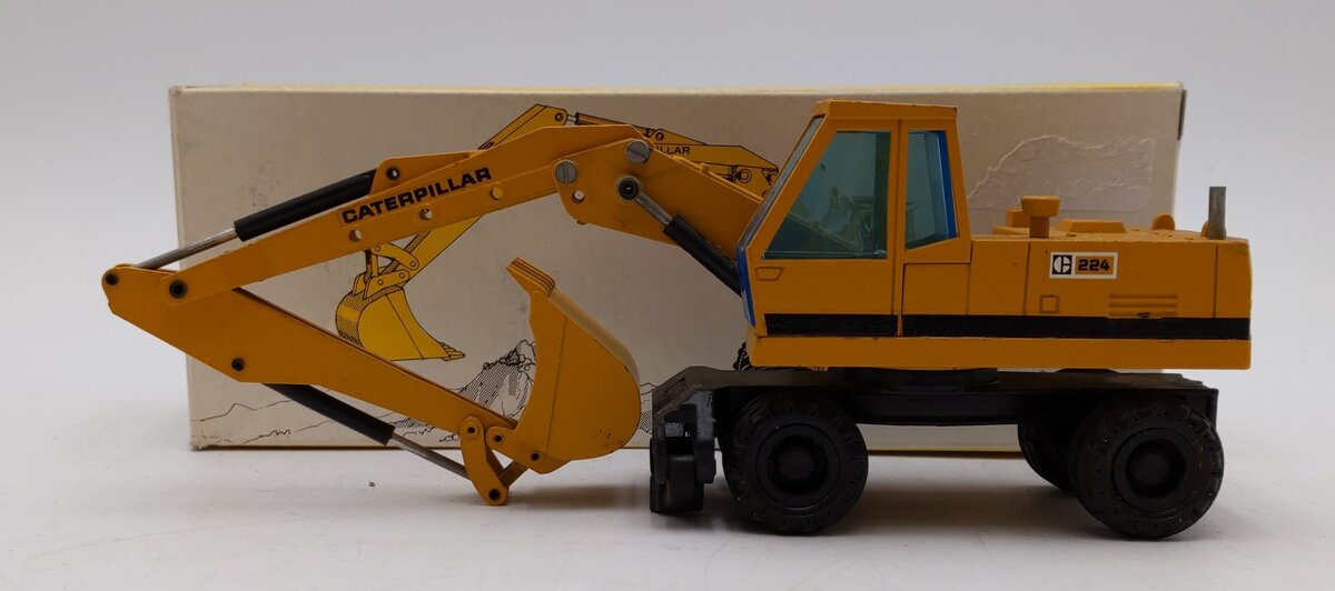 NZG Modelle 1:50 Scale Diecast CAT 224 Wheel-Type Excavator EX/Box