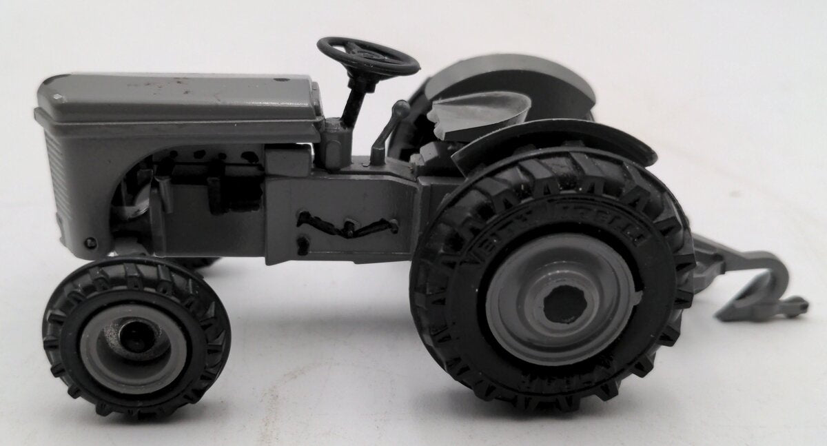 Conrad 5012 1:50 Scale Diecast Massey Ferguson Tractor w/o Plow VG