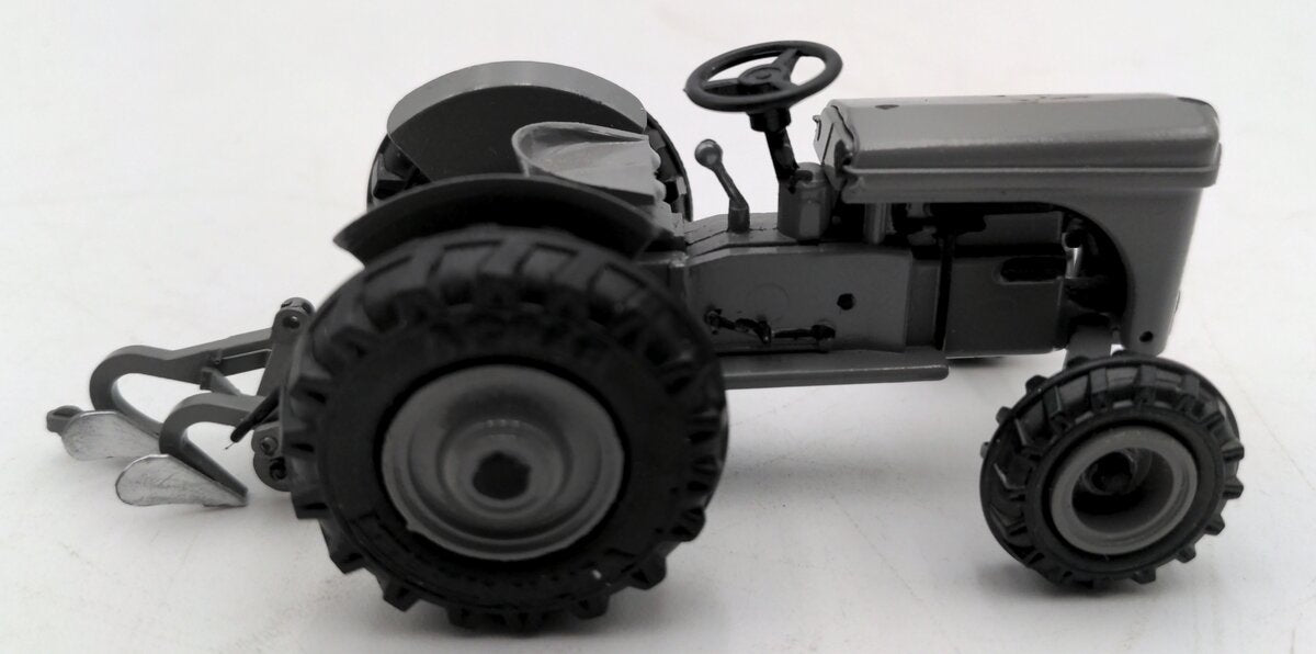 Conrad 5012 1:50 Scale Diecast Massey Ferguson Tractor w/o Plow VG