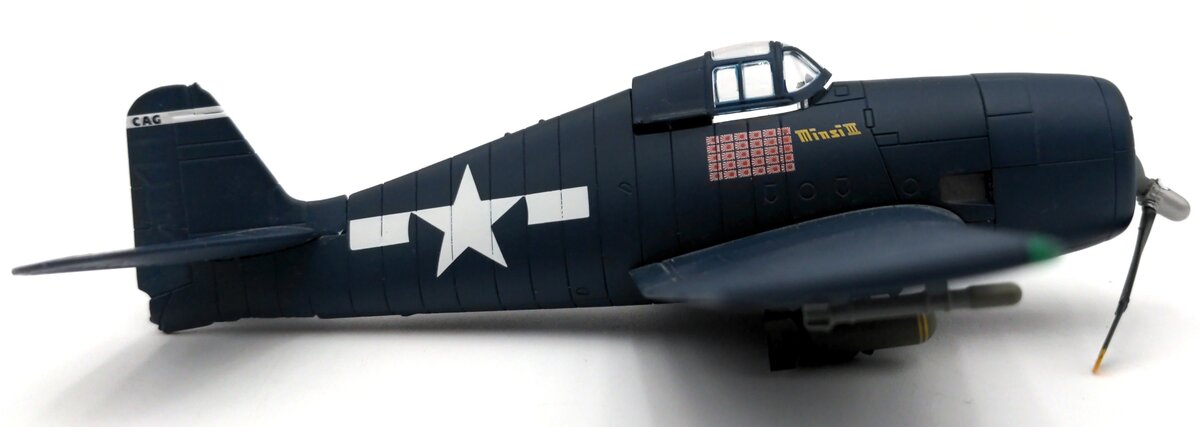 Corgi PR99402 Predators of the Skies 1:72 1944 Hellcat F-6F5, USS Essex/Box