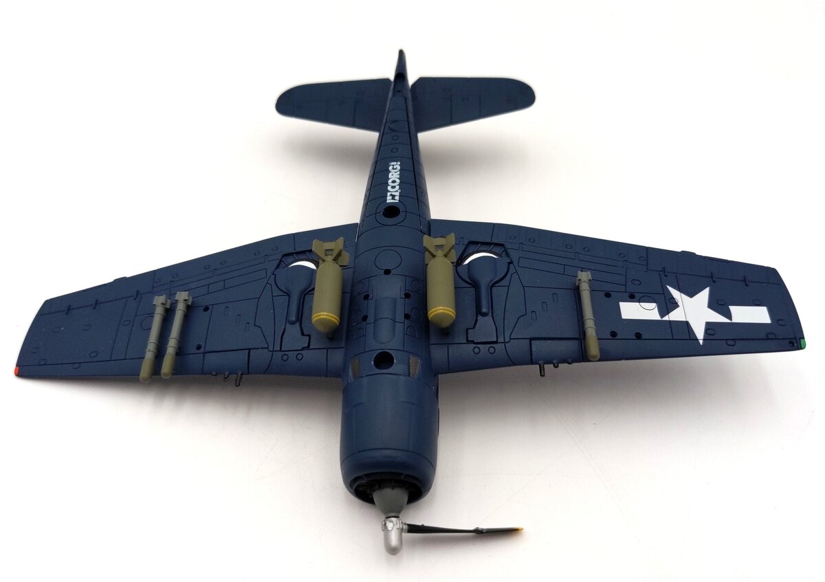 Corgi PR99402 Predators of the Skies 1:72 1944 Hellcat F-6F5, USS Essex/Box