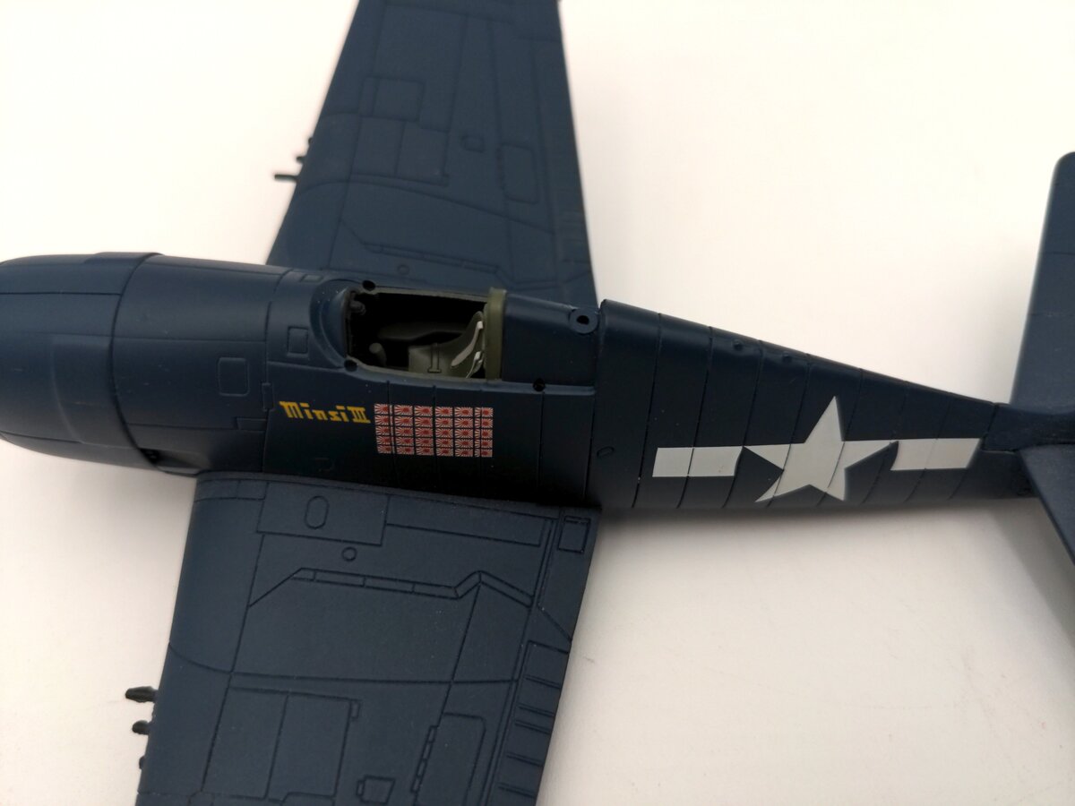 Corgi PR99402 Predators of the Skies 1:72 1944 Hellcat F-6F5, USS Essex/Box