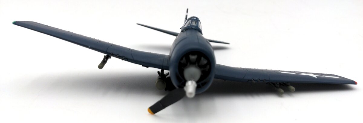 Corgi PR99402 Predators of the Skies 1:72 1944 Hellcat F-6F5, USS Essex/Box