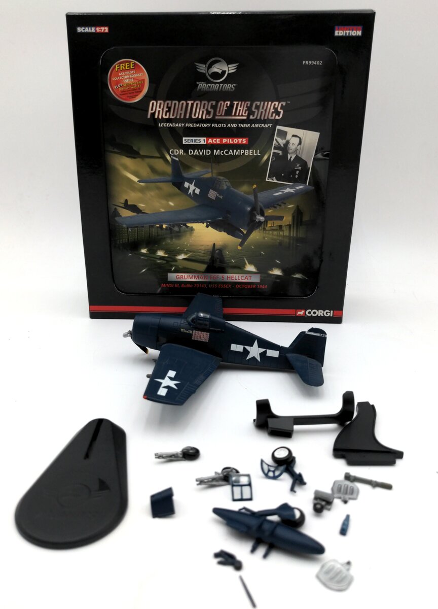 Corgi PR99402 Predators of the Skies 1:72 1944 Hellcat F-6F5, USS Essex/Box