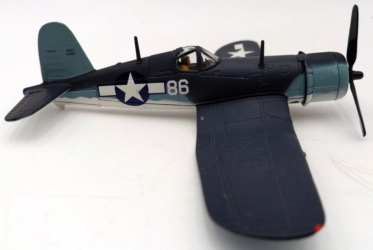 Corgi AA33004 1:72 86' "Lucybelle F4U-1A Corsair Aircraft VG/Box