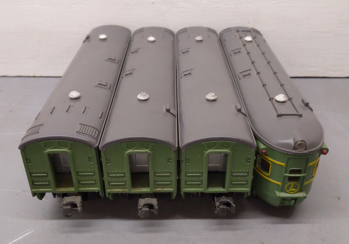 Lionel Vintage O Gauge Lionel Lines Passenger Cars: 2400, 2401, 2402, 2402 [4] EX