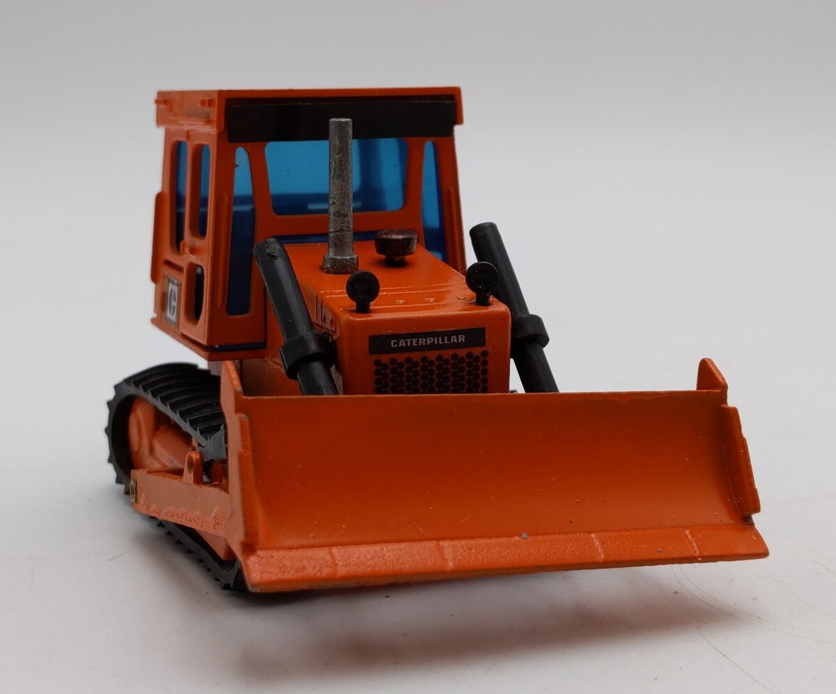 NZG Modelle 1:50 Scale Diecast Caterpillar CAT D4E Track-Type Tractor (Orange)/Box