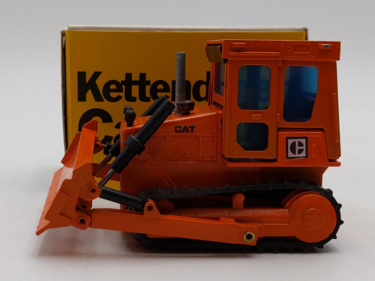 NZG Modelle 1:50 Scale Diecast Caterpillar CAT D4E Track-Type Tractor (Orange)/Box