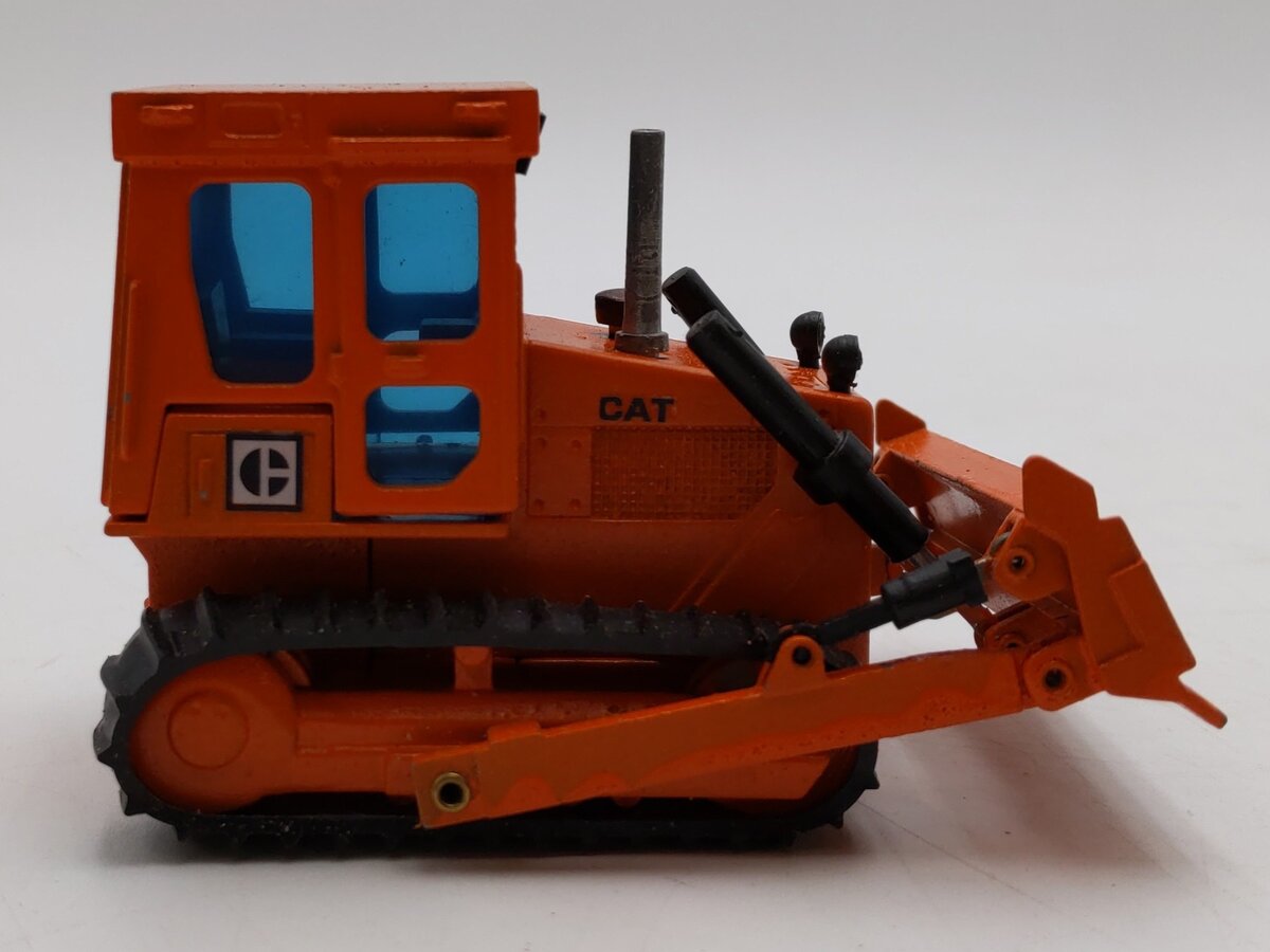 NZG Modelle 1:50 Scale Diecast Caterpillar CAT D4E Track-Type Tractor (Orange)/Box
