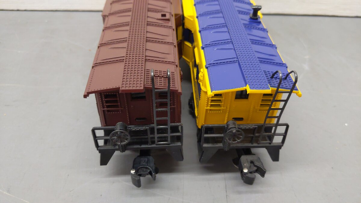 Lionel O Gauge Assorted Freight Cars 6422, 6401 [2] EX