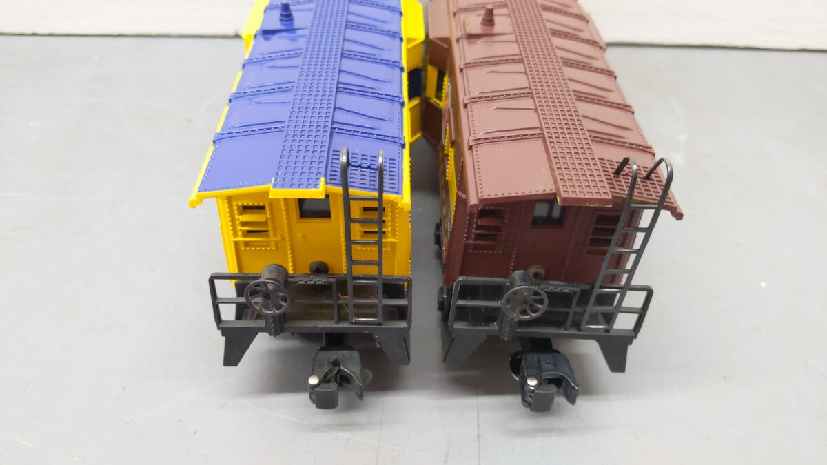 Lionel O Gauge Assorted Freight Cars 6422, 6401 [2] EX