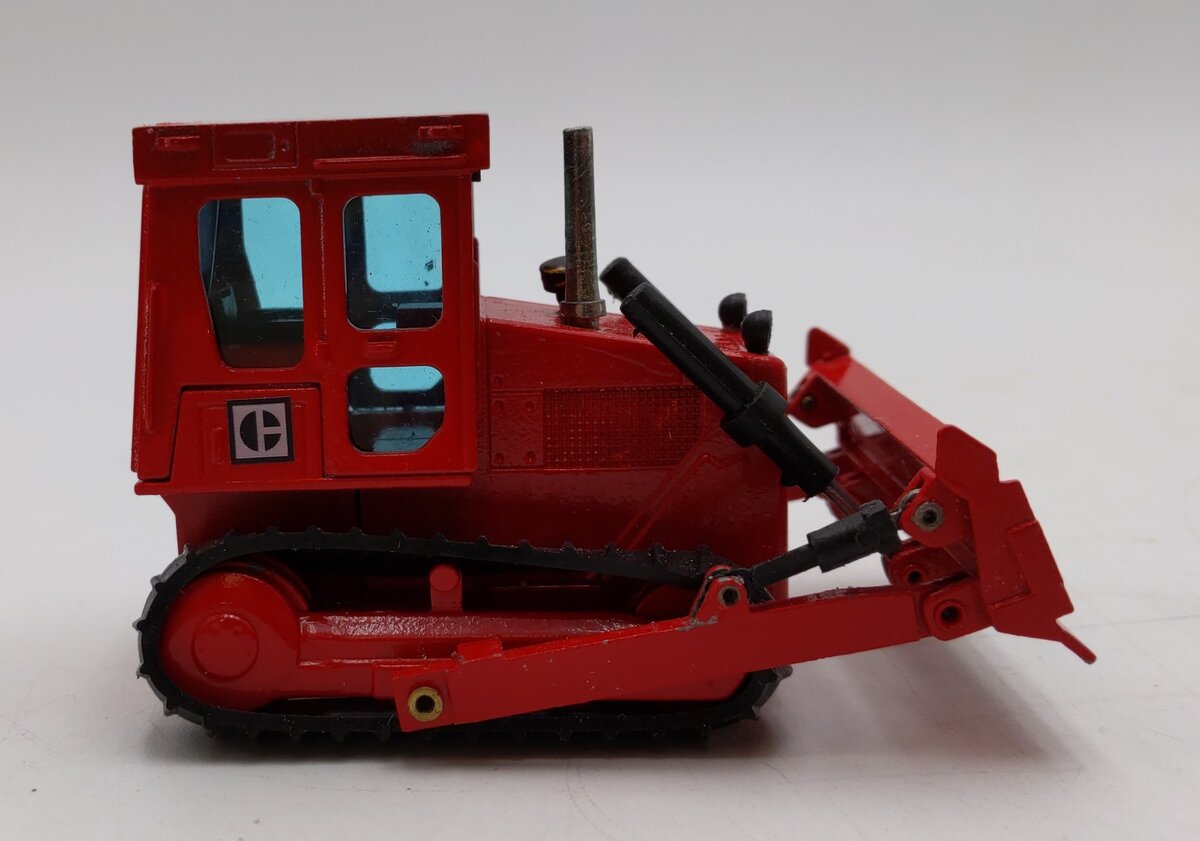 NZG Modelle 1:50 Scale Diecast Caterpillar CAT D4E Track-Type Tractor (Red)/Box