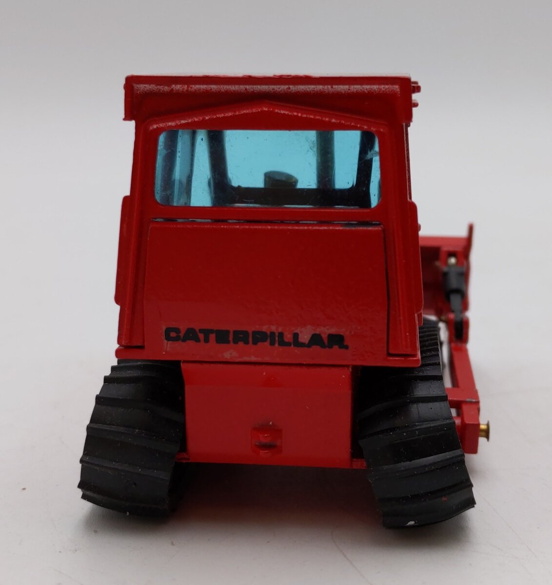 NZG Modelle 1:50 Scale Diecast Caterpillar CAT D4E Track-Type Tractor (Red)/Box