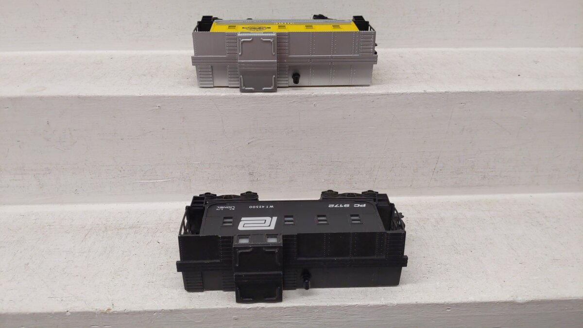 Lionel O Gauge Assorted Freight Cars 9166, 9172 [2] EX