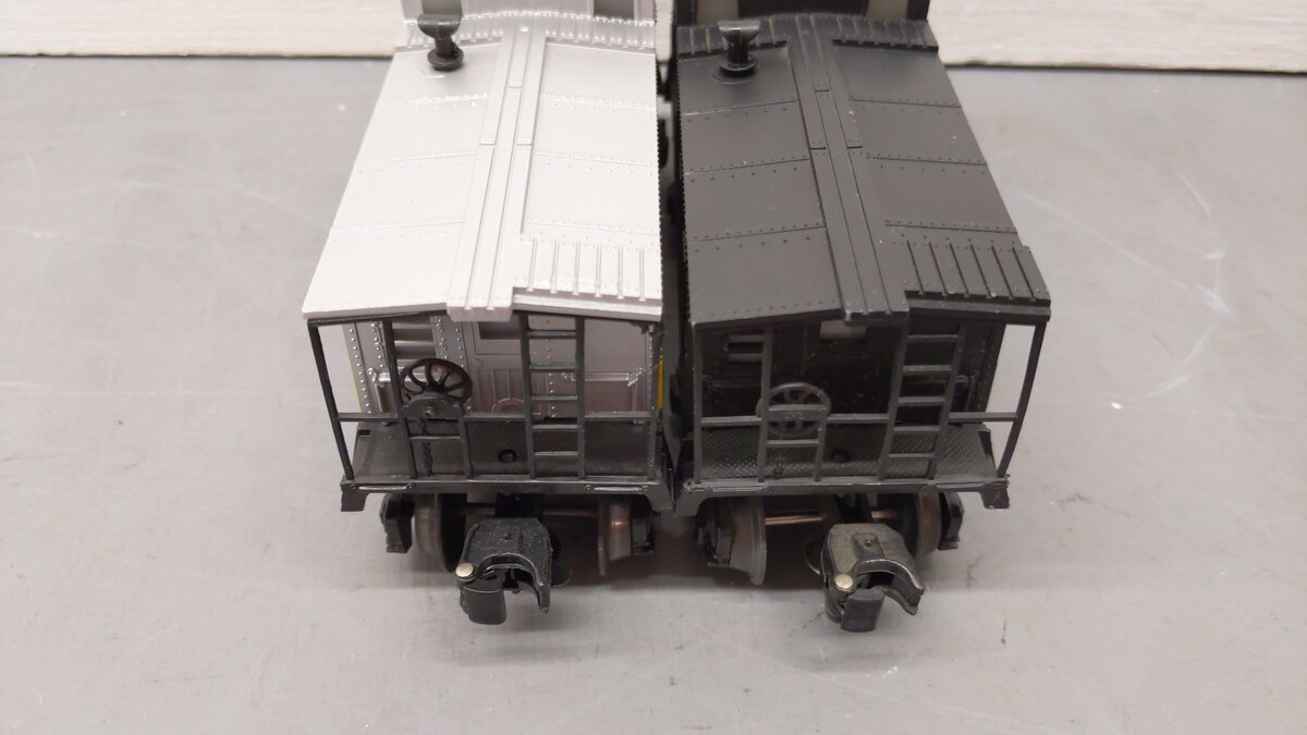 Lionel O Gauge Assorted Freight Cars 9166, 9172 [2] EX