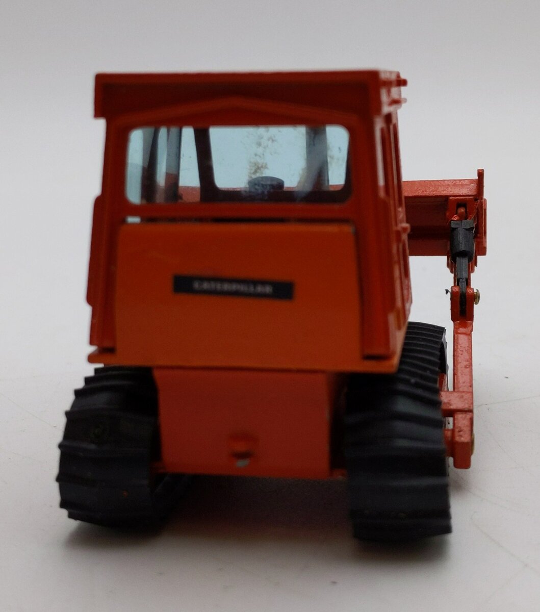 NZG Modelle 1:50 Scale Diecast Caterpillar CAT D4E Track-Type Tractor (Orange)/Box