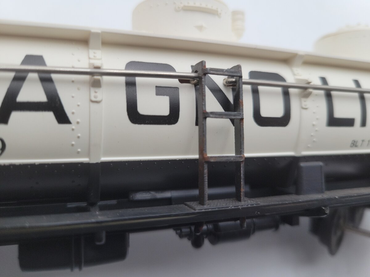 Lionel 6-9279 O Gauge Magnolia 3-Dome Tank Car VG/Box