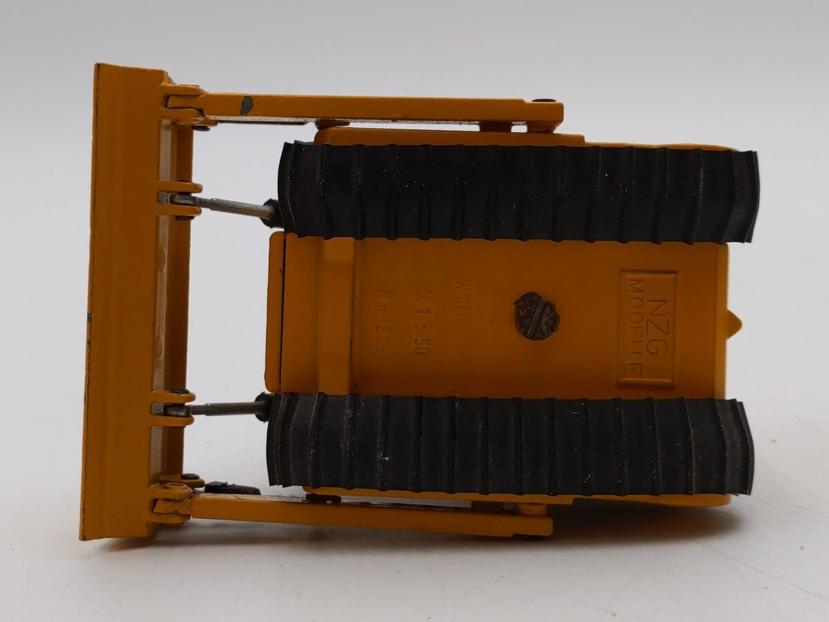 NZG Modelle 1:50 Scale Diecast Caterpillar CAT D4E Track-Type Tractor EX/Box
