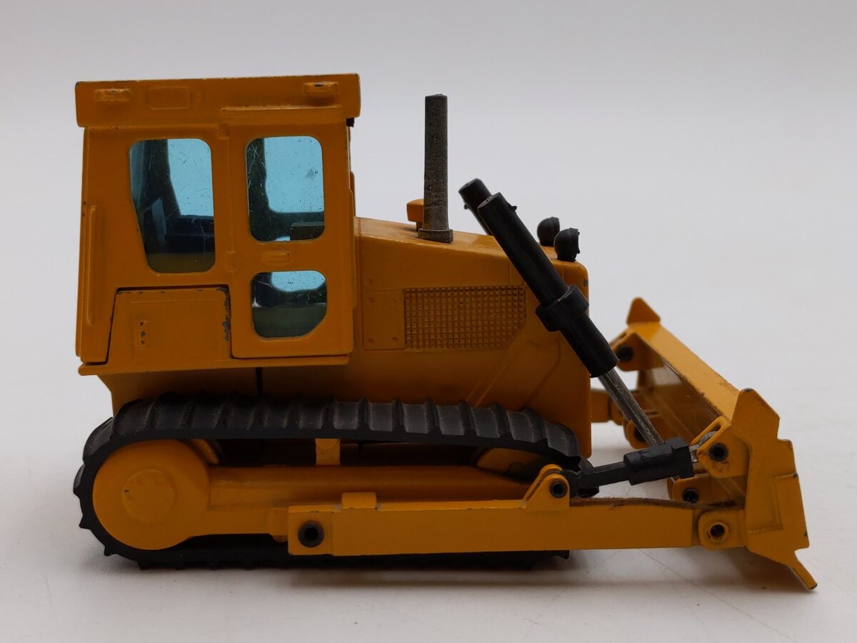 NZG Modelle 1:50 Scale Diecast Caterpillar CAT D4E Track-Type Tractor EX/Box