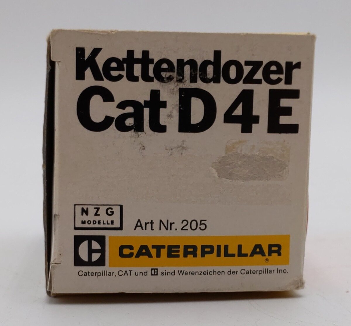 NZG Modelle 1:50 Scale Diecast Caterpillar CAT D4E Track-Type Tractor (Red)/Box