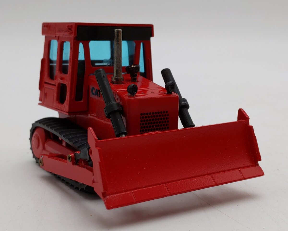 NZG Modelle 1:50 Scale Diecast Caterpillar CAT D4E Track-Type Tractor (Red)/Box