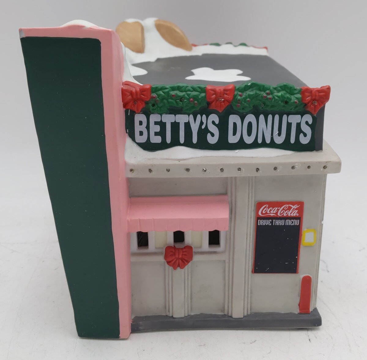 Coca-Cola CF114804 Vintage Town Square X-Mas "Betty's Donuts" Ceramic Building EX/Box