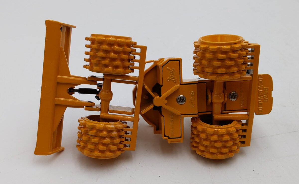 Joal 1:50 Scale Diecast Caterpillar CAT 825B Compactor EX/Box