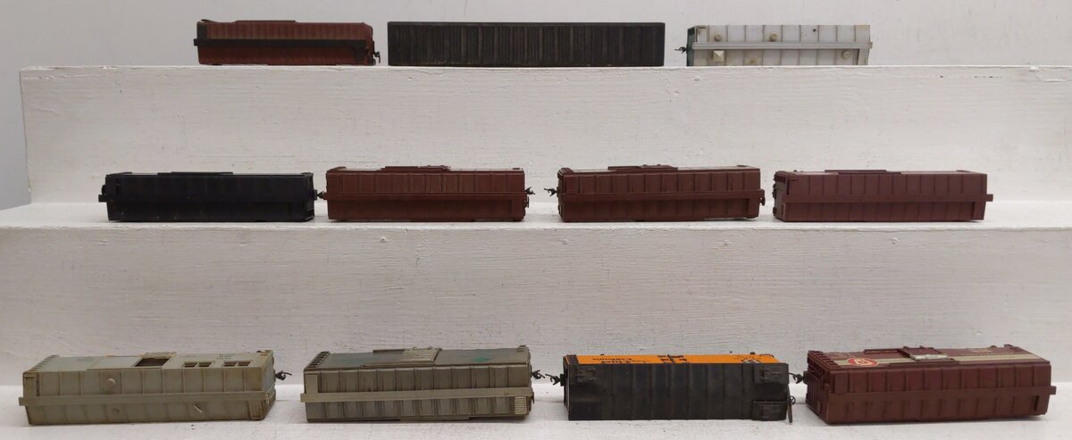 HO Scale Assorted Freight Cars [11]