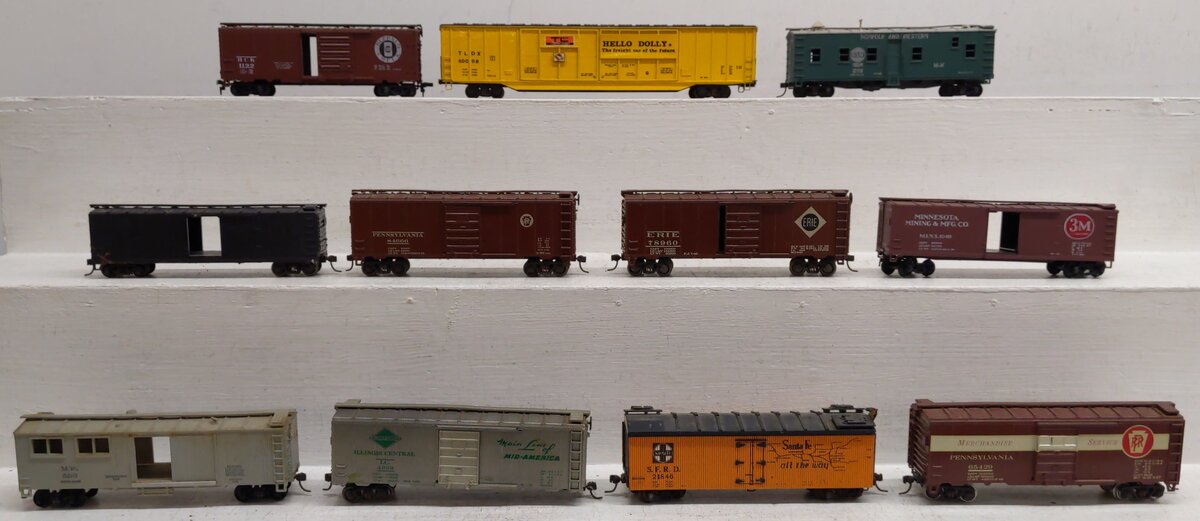 HO Scale Assorted Freight Cars [11]
