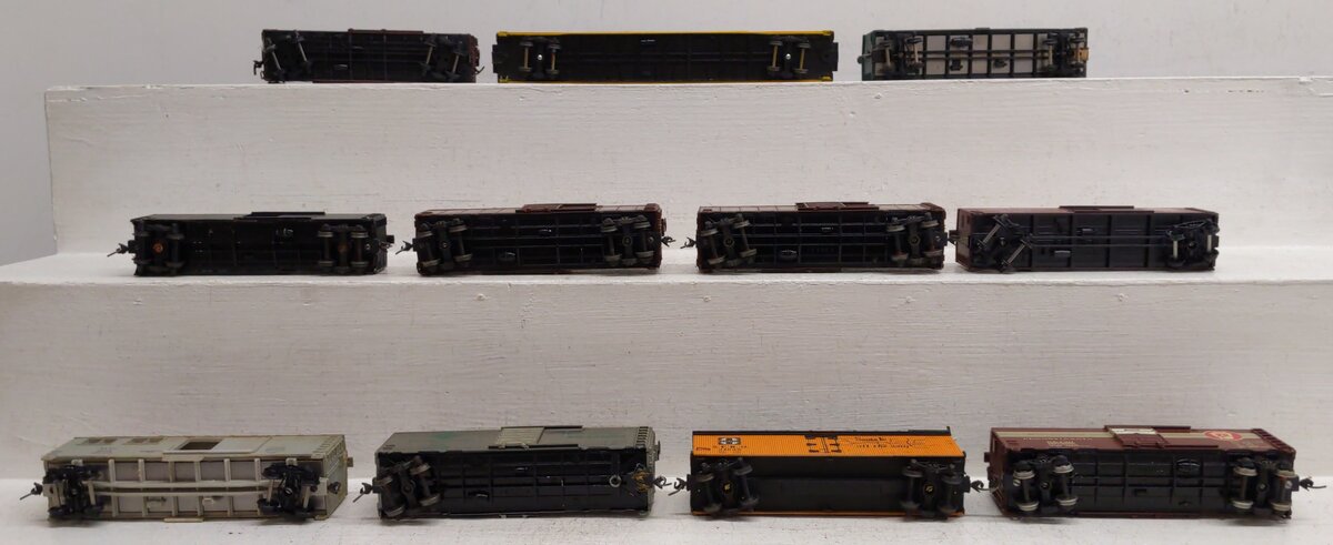 HO Scale Assorted Freight Cars [11]