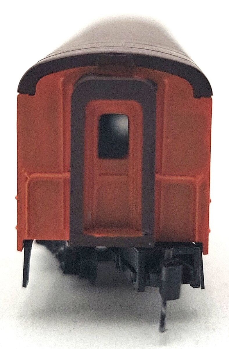 MicroTrains 55300010 Z Scale Custom Smoothside Baggage Car/Box