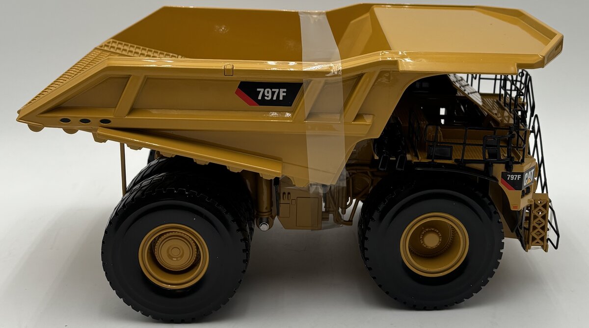 Norscot 55206 1:50 DieCast Caterpillar 797F Mining Truck Assembled LN/Box