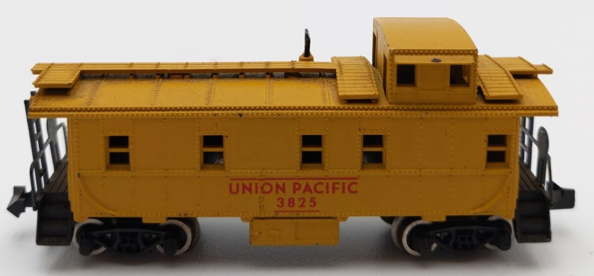 Atlas 3852 N Scale Union Pacific Caboose #3825 EX