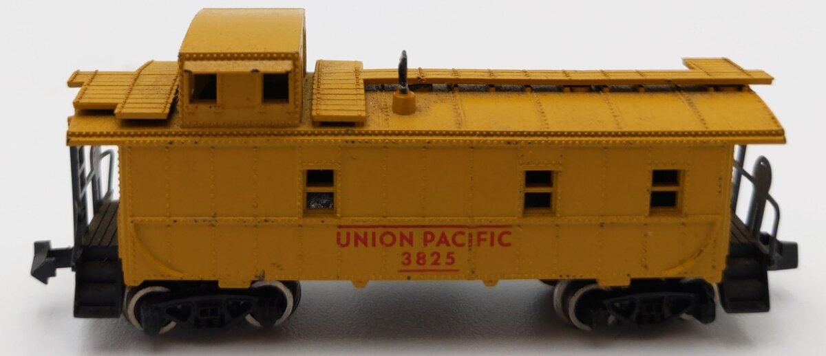 Atlas 3852 N Scale Union Pacific Caboose #3825 EX