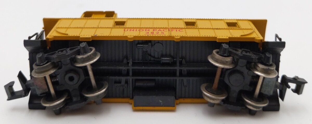 Atlas 3852 N Scale Union Pacific Caboose #3825 EX