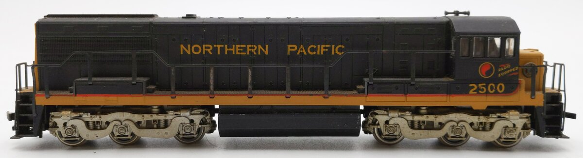 Rivarossi HR2886 HO Northern Pacific U25c Phase II Diesel Locomotive #2500 VG