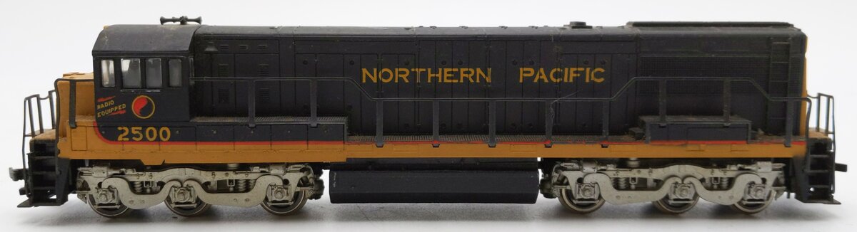 Rivarossi HR2886 HO Northern Pacific U25c Phase II Diesel Locomotive #2500 VG